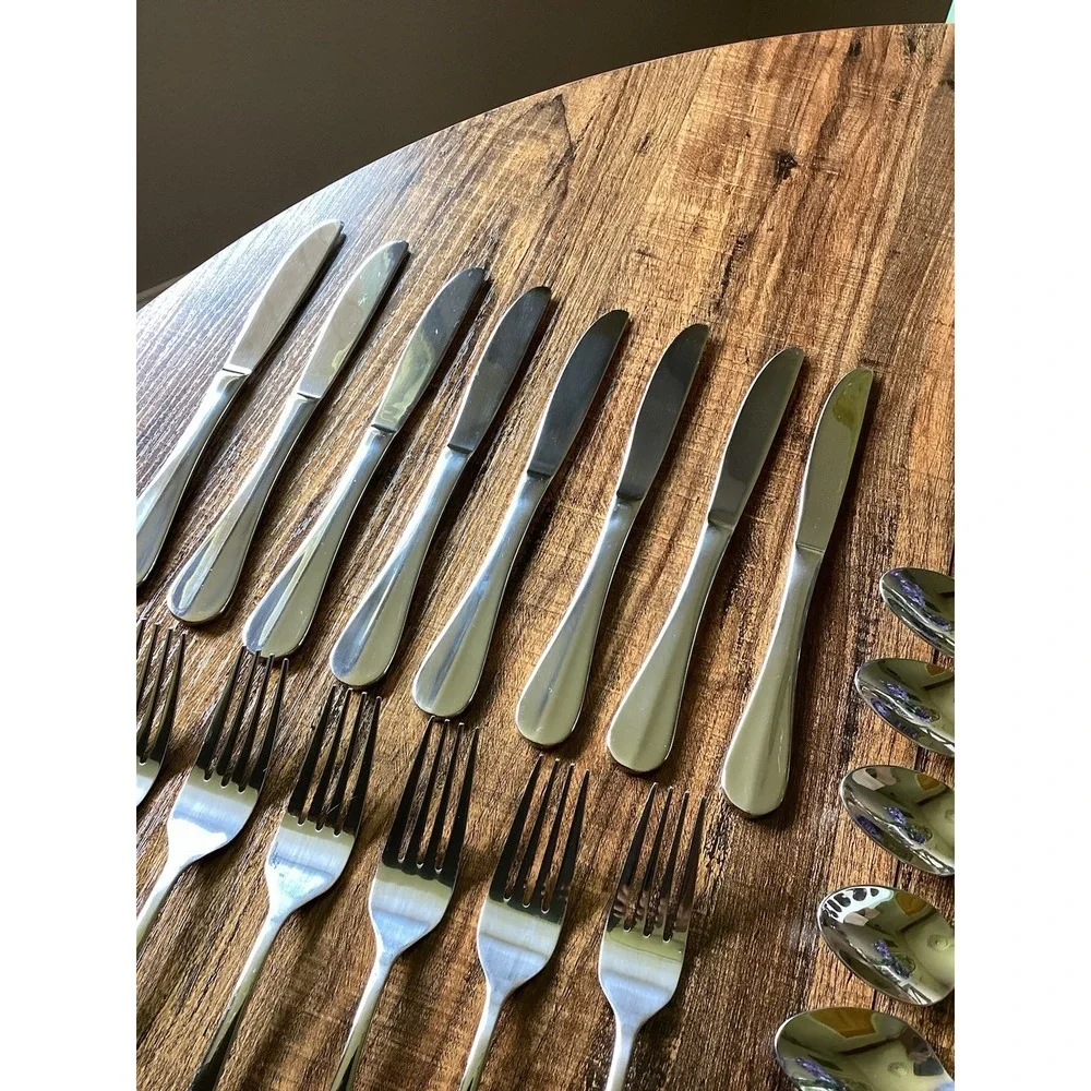 Hampton Silversmiths Stainless China 199 44 Pieces Flatware with Tray Silverware